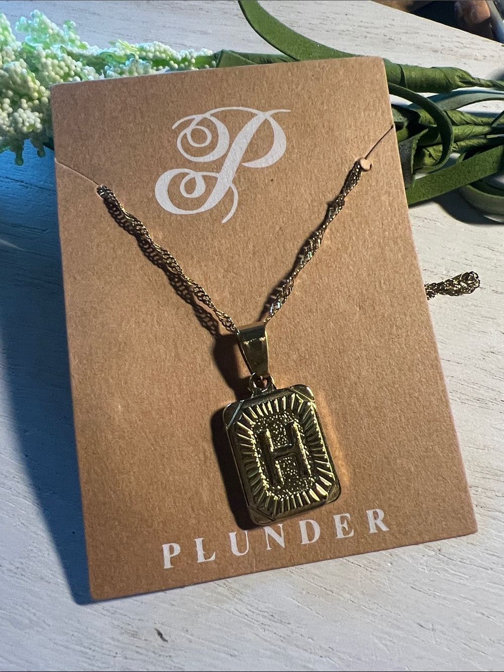 Plunder “H” necklace gold tone